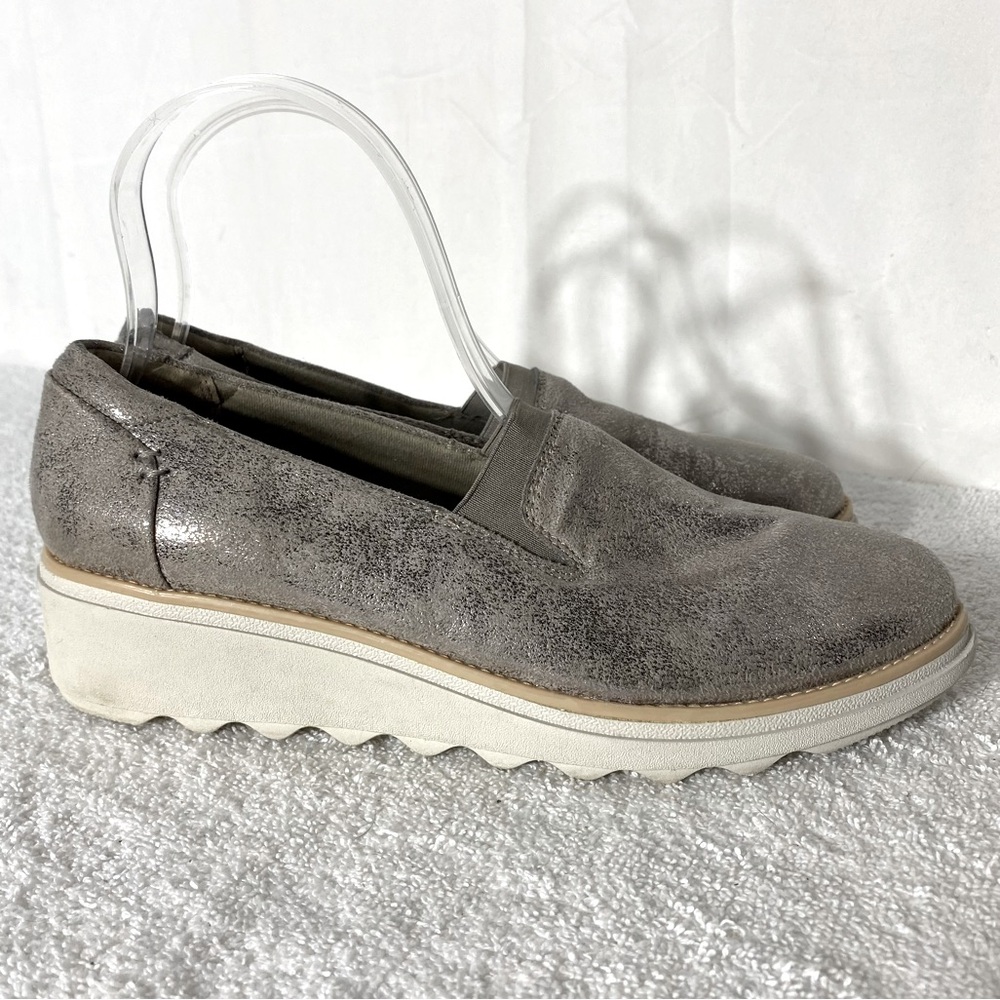 Clarks Metallic Greige Slip On Round Toe Mini Wedge Loafers 7.5